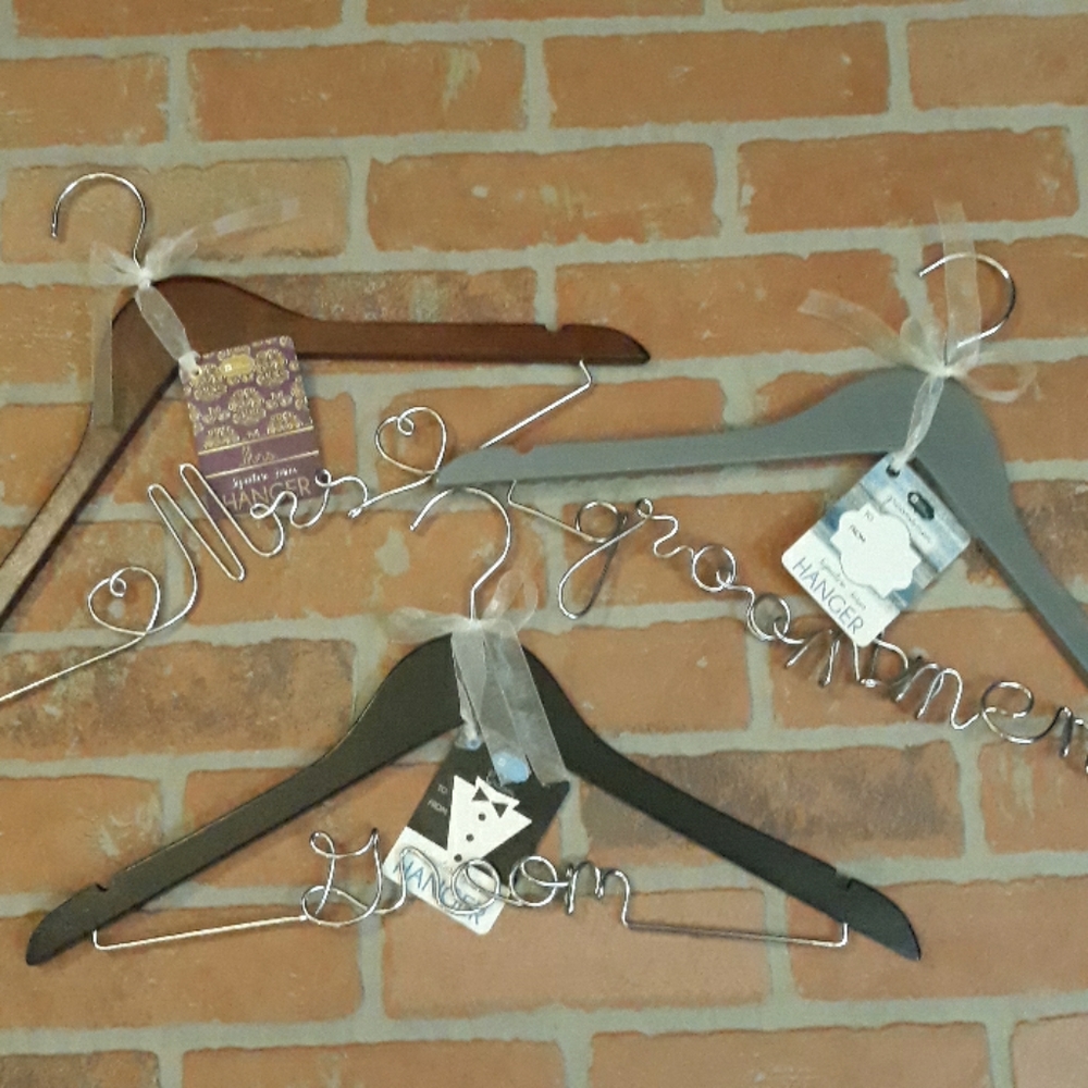 💍Photo 3 WEDDING Dress Gift Wood Hangers MRS GROOM GROOMSMAN Props Marriage New